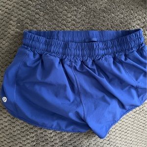 Lululemon Hotty Hot shorts size 6 2.5 inch